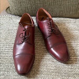 Men's Burgundy Leather Cap-Toe Dress Oxfords